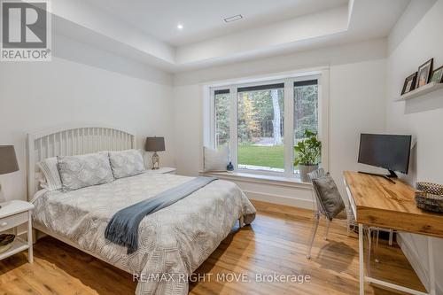 1025 Davis Drive, Gravenhurst, ON - Indoor Photo Showing Bedroom