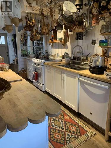 39 Little Harbour Road, Fogo Island (Barr'D Islands), NL - Indoor Photo Showing Kitchen With Double Sink