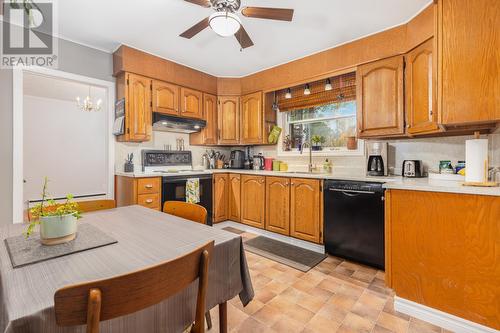 11 Pleasantville Avenue, St. John'S, NL - Indoor Photo Showing Kitchen