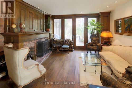 207 George Street, Toronto, ON - Indoor Photo Showing Living Room With Fireplace