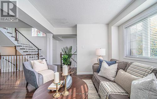 33 Latchford Way, Whitby (Pringle Creek), ON - Indoor Photo Showing Living Room