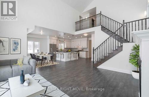 39 Rosy Beach Court, Ramara, ON - Indoor Photo Showing Living Room