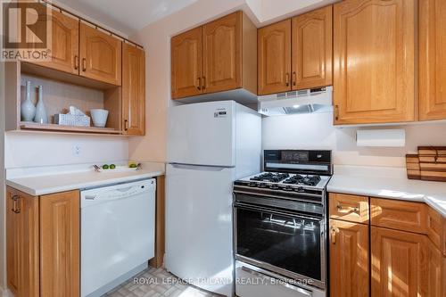 1833 Whitehall Drive, London, ON - Indoor Photo Showing Kitchen