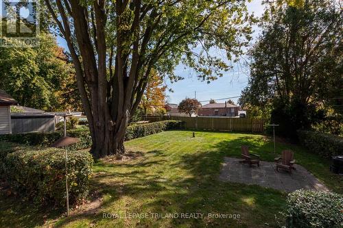 1833 Whitehall Drive, London, ON - Outdoor With Backyard