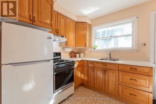 1833 Whitehall Drive, London, ON - Indoor Photo Showing Kitchen