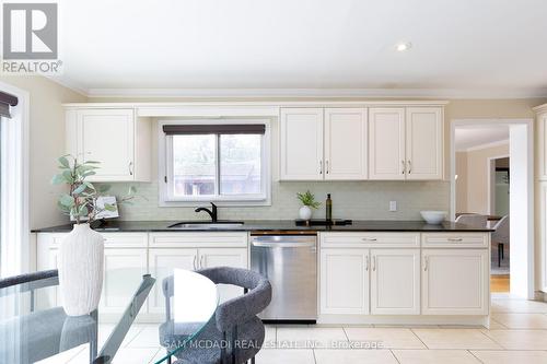 4196 Bridlepath Trail, Mississauga, ON - Indoor Photo Showing Kitchen