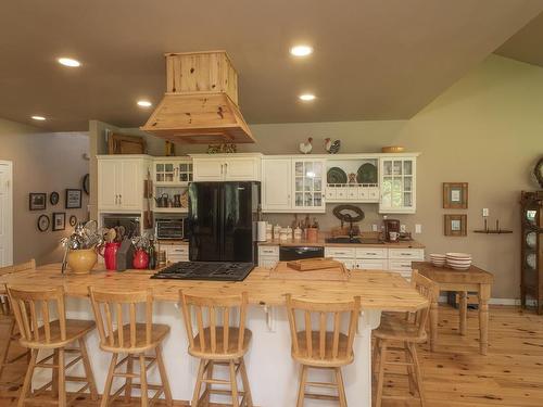 1463 Mountain Road, Thunder Bay, ON - Indoor Photo Showing Dining Room