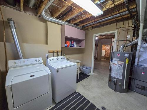 1463 Mountain Road, Thunder Bay, ON - Indoor Photo Showing Laundry Room