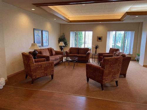 801 590 Beverly Street, Thunder Bay, ON - Indoor Photo Showing Living Room