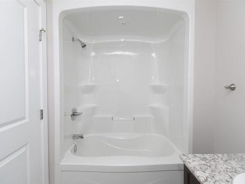 214 200 Oasis Lane N, Thunder Bay, ON - Indoor Photo Showing Bathroom