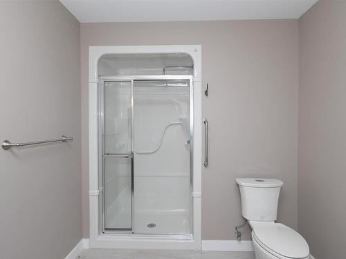 214 200 Oasis Lane N, Thunder Bay, ON - Indoor Photo Showing Bathroom