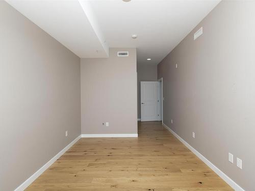 214 200 Oasis Lane N, Thunder Bay, ON - Indoor Photo Showing Other Room