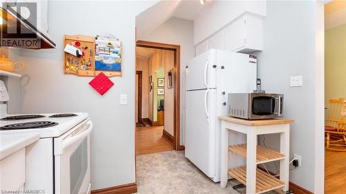 967 4Th Avenue W, Owen Sound, ON - Indoor Photo Showing Kitchen