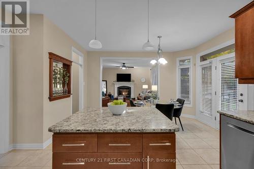 296 Whisker Street, London, ON - Indoor Photo Showing Kitchen