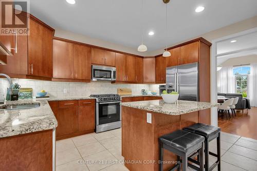 296 Whisker Street, London, ON - Indoor Photo Showing Kitchen