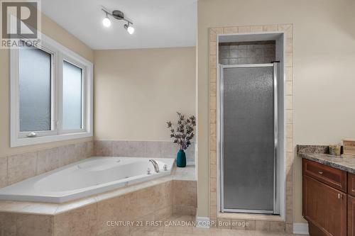 296 Whisker Street, London, ON - Indoor Photo Showing Bathroom