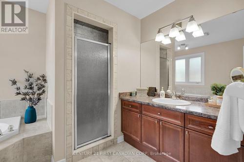 296 Whisker Street, London, ON - Indoor Photo Showing Bathroom