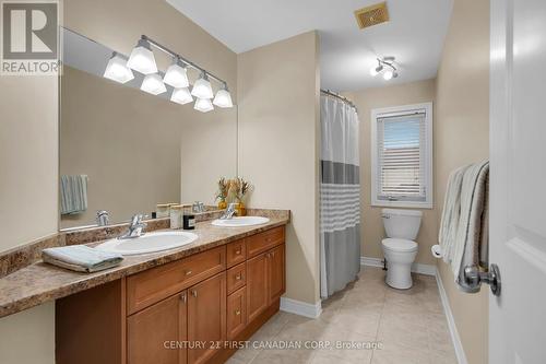 296 Whisker Street, London, ON - Indoor Photo Showing Bathroom