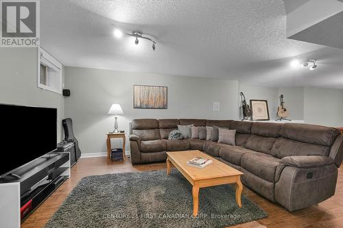 296 Whisker Street, London, ON - Indoor Photo Showing Living Room