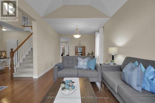 296 Whisker Street, London, ON - Indoor Photo Showing Living Room