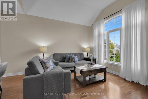 296 Whisker Street, London, ON - Indoor Photo Showing Living Room