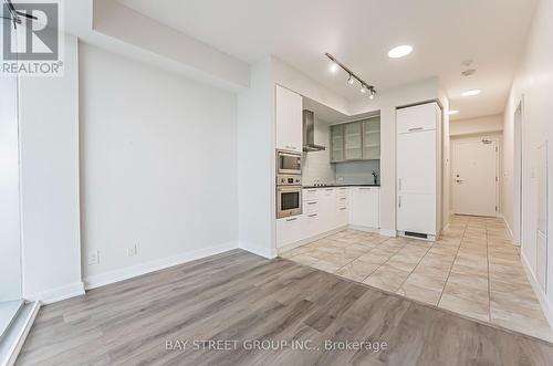 3809 - 14 York Street, Toronto, ON - Indoor Photo Showing Kitchen