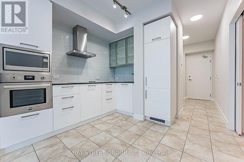 3809 - 14 York Street, Toronto, ON - Indoor Photo Showing Kitchen