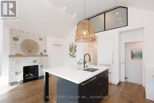 111 Frankdale Avenue E, Toronto, ON - Indoor Photo Showing Kitchen