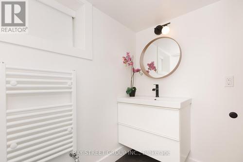 111 Frankdale Avenue E, Toronto, ON - Indoor Photo Showing Bathroom