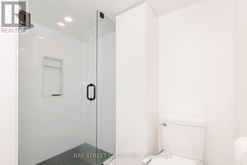 111 Frankdale Avenue E, Toronto, ON - Indoor Photo Showing Bathroom