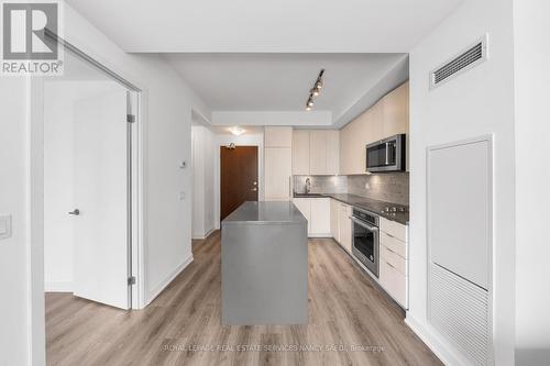 2509 - 38 Iannuzzi Street, Toronto, ON - Indoor Photo Showing Kitchen