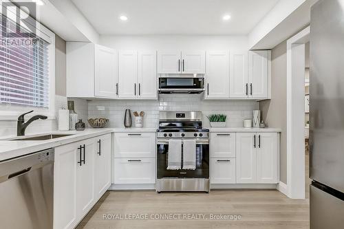 14 Candlebrook Drive, Whitby, ON - Indoor Photo Showing Kitchen With Upgraded Kitchen