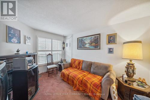 185 Lisa Crescent, Vaughan, ON - Indoor Photo Showing Living Room