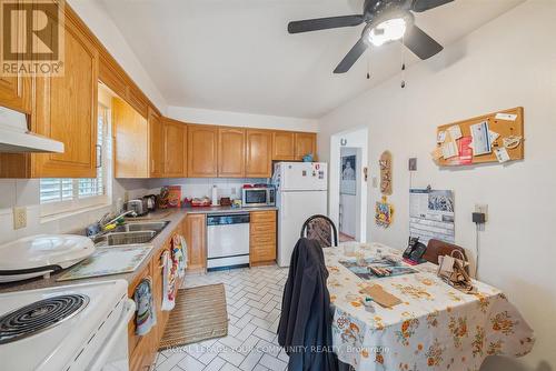 185 Lisa Crescent, Vaughan, ON - Indoor Photo Showing Kitchen With Double Sink