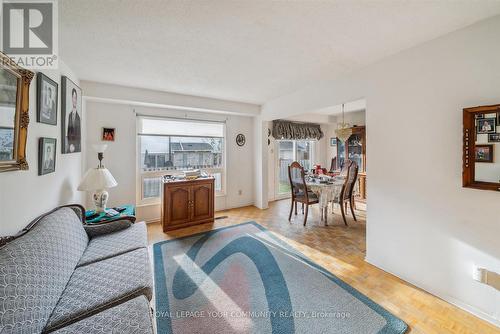 185 Lisa Crescent, Vaughan, ON - Indoor Photo Showing Living Room