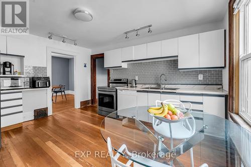 81 Mill Street, Richmond Hill, ON - Indoor Photo Showing Kitchen With Upgraded Kitchen