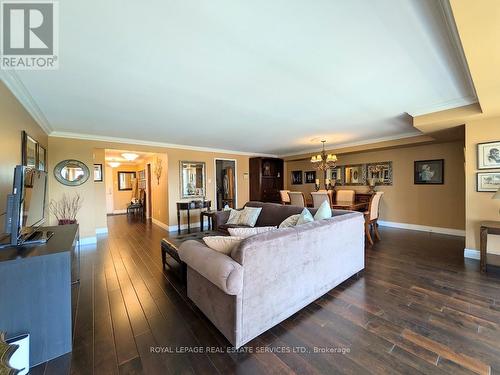 608 - 1400 Dixie Road, Mississauga, ON - Indoor Photo Showing Living Room