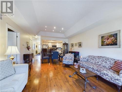 420 Catherine Street, Wingham, ON - Indoor Photo Showing Living Room