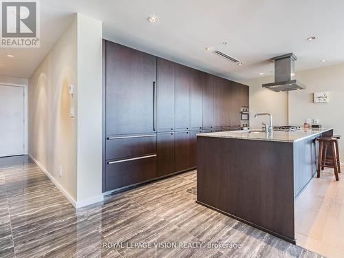 2105 - 180 University Avenue, Toronto, ON - Indoor Photo Showing Kitchen