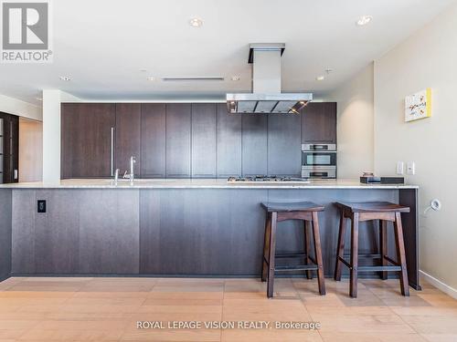 2105 - 180 University Avenue, Toronto, ON - Indoor Photo Showing Kitchen