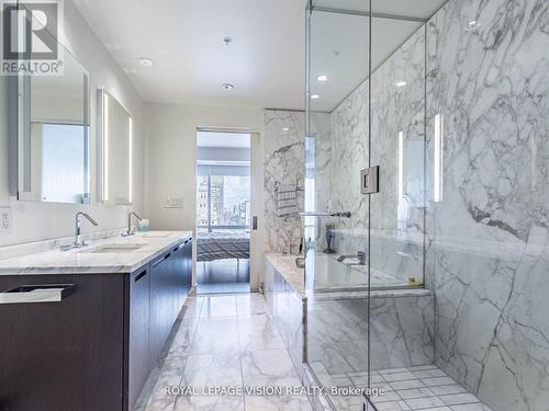 2105 - 180 University Avenue, Toronto, ON - Indoor Photo Showing Bathroom