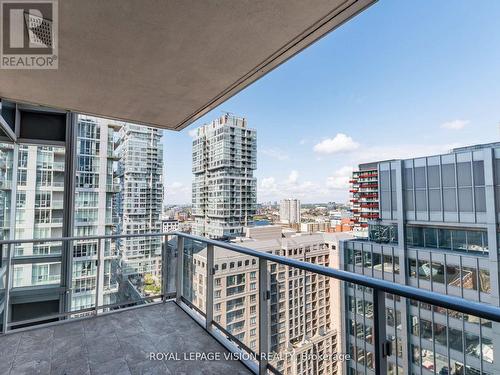 2105 - 180 University Avenue, Toronto, ON - Outdoor