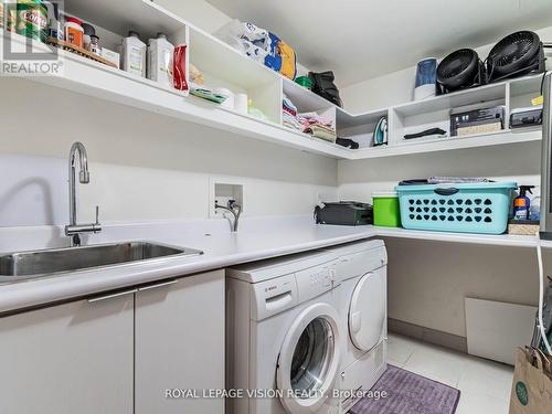 2105 - 180 University Avenue, Toronto, ON - Indoor Photo Showing Laundry Room