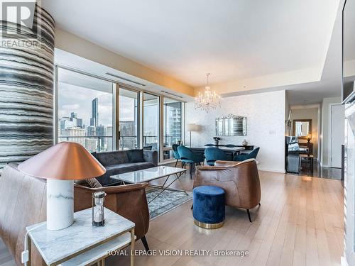 2105 - 180 University Avenue, Toronto, ON - Indoor Photo Showing Living Room