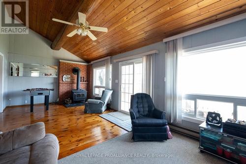 70 Haig'S Island Road, Trent Hills, ON - Indoor Photo Showing Living Room