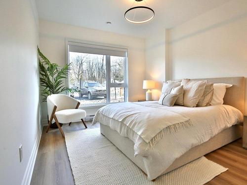 Master bedroom - 425-2000 Rue Benoit, Saint-Bruno-De-Montarville, QC - Indoor Photo Showing Bedroom