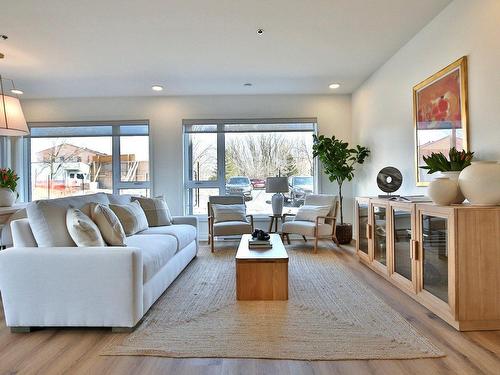 Living room - 425-2000 Rue Benoit, Saint-Bruno-De-Montarville, QC - Indoor Photo Showing Living Room