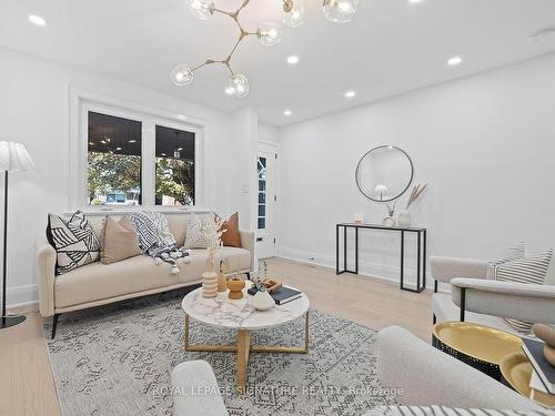 21 Glengarry Ave, Toronto, ON - Indoor Photo Showing Living Room