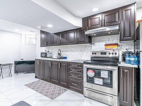 14 Hutton Cres, Caledon, ON - Indoor Photo Showing Kitchen