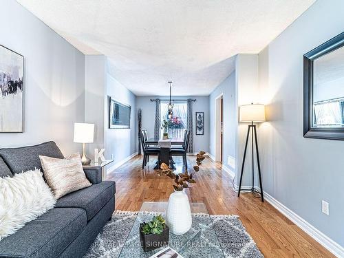 14 Hutton Cres, Caledon, ON - Indoor Photo Showing Living Room